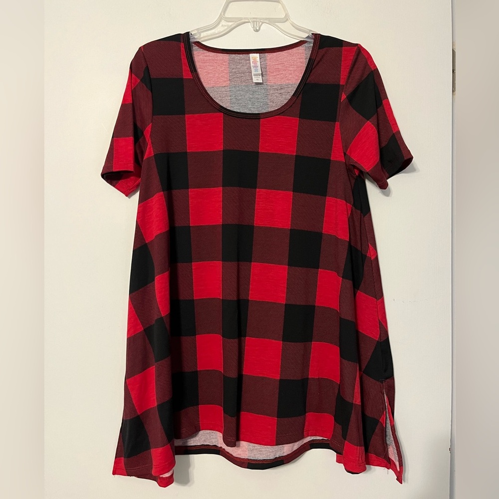NWOT LuLaRoe Buffalo Plaid Perfect‎ Tee—XS